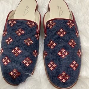 Rare Vero Cuoio Navy and Burgundy Patterned Mules
